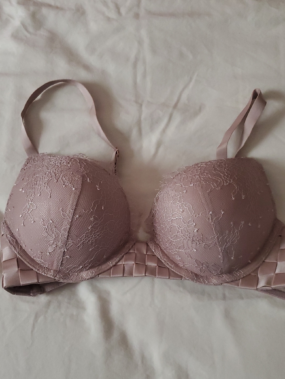 Victoria's Secret Lace Detail Bombshell Push-Up Bra